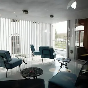Hotel Zero Box ***